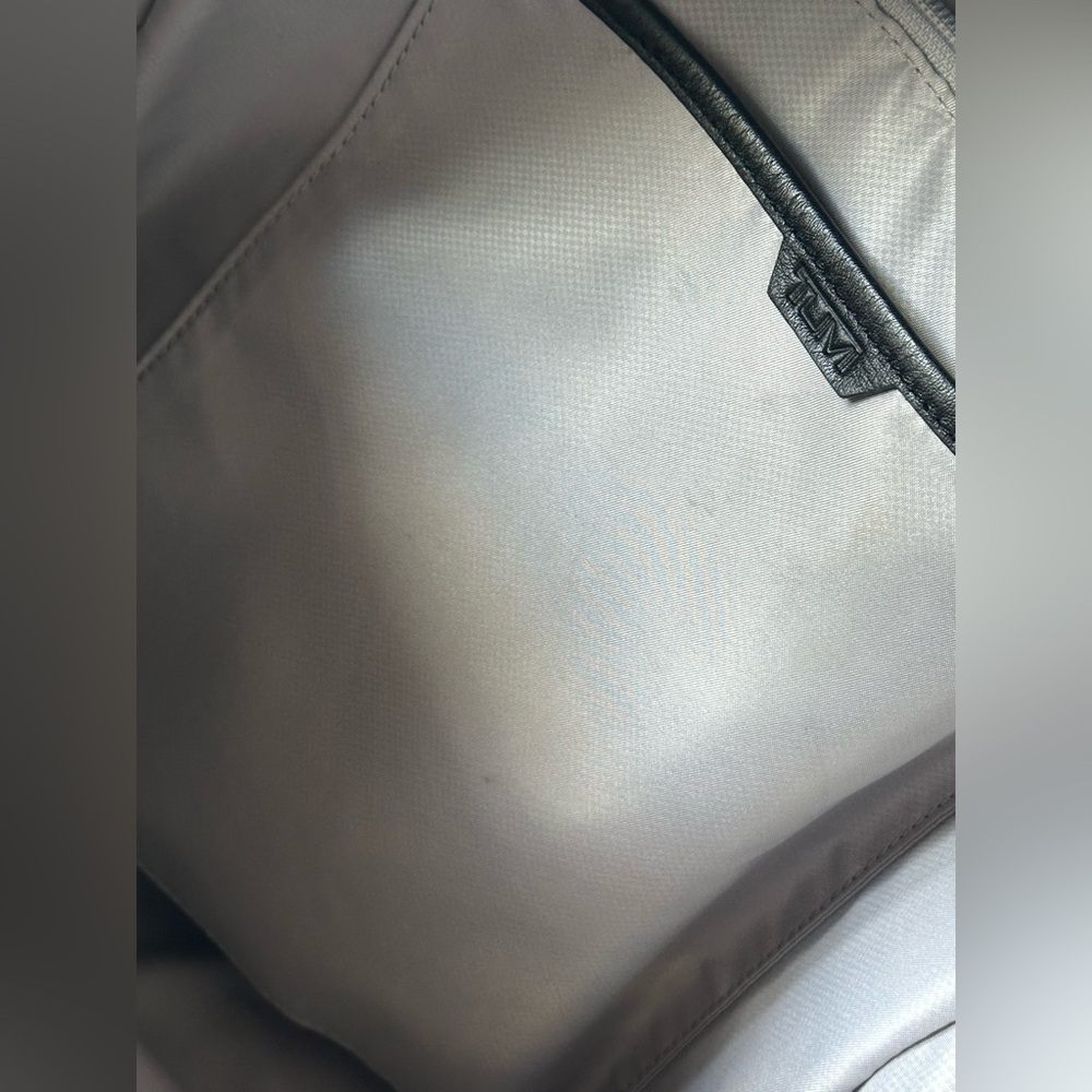 TUMI ruby Voyager leather Black Backpack - very good condition - Picture 12 of 15